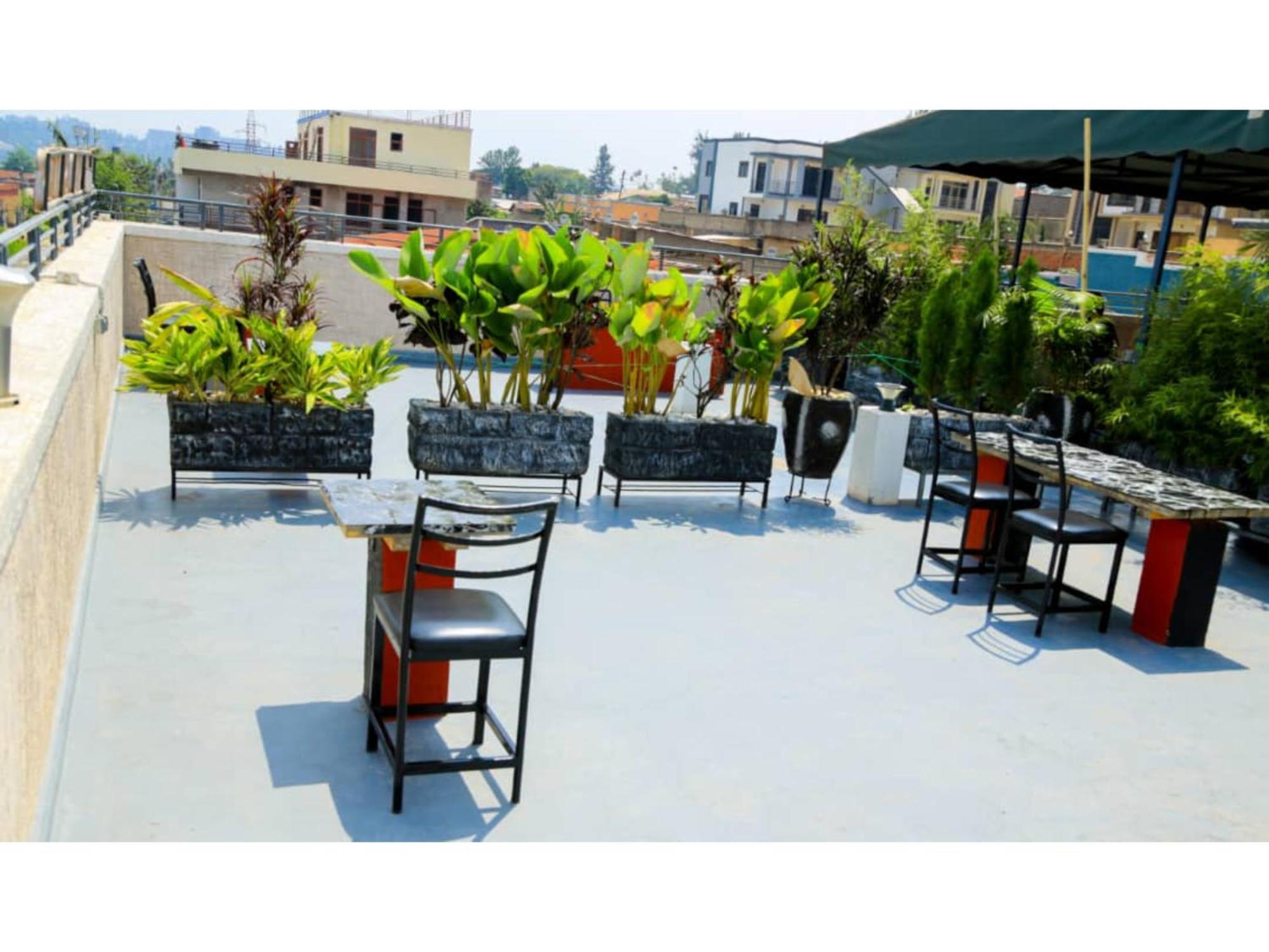 Macchiato Suites Кигали Экстерьер фото